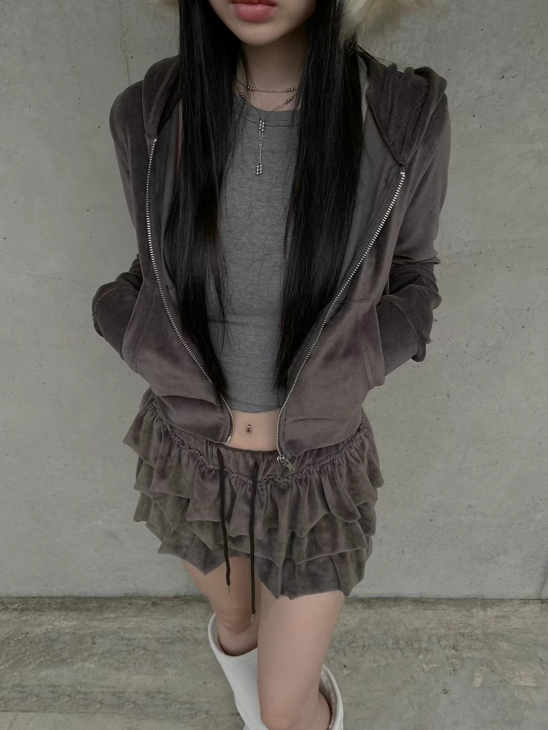 <集可愛與性感於一身！絨面ruffle裙！> Baddie ruffle skirt (brown) - Glamorous oootd