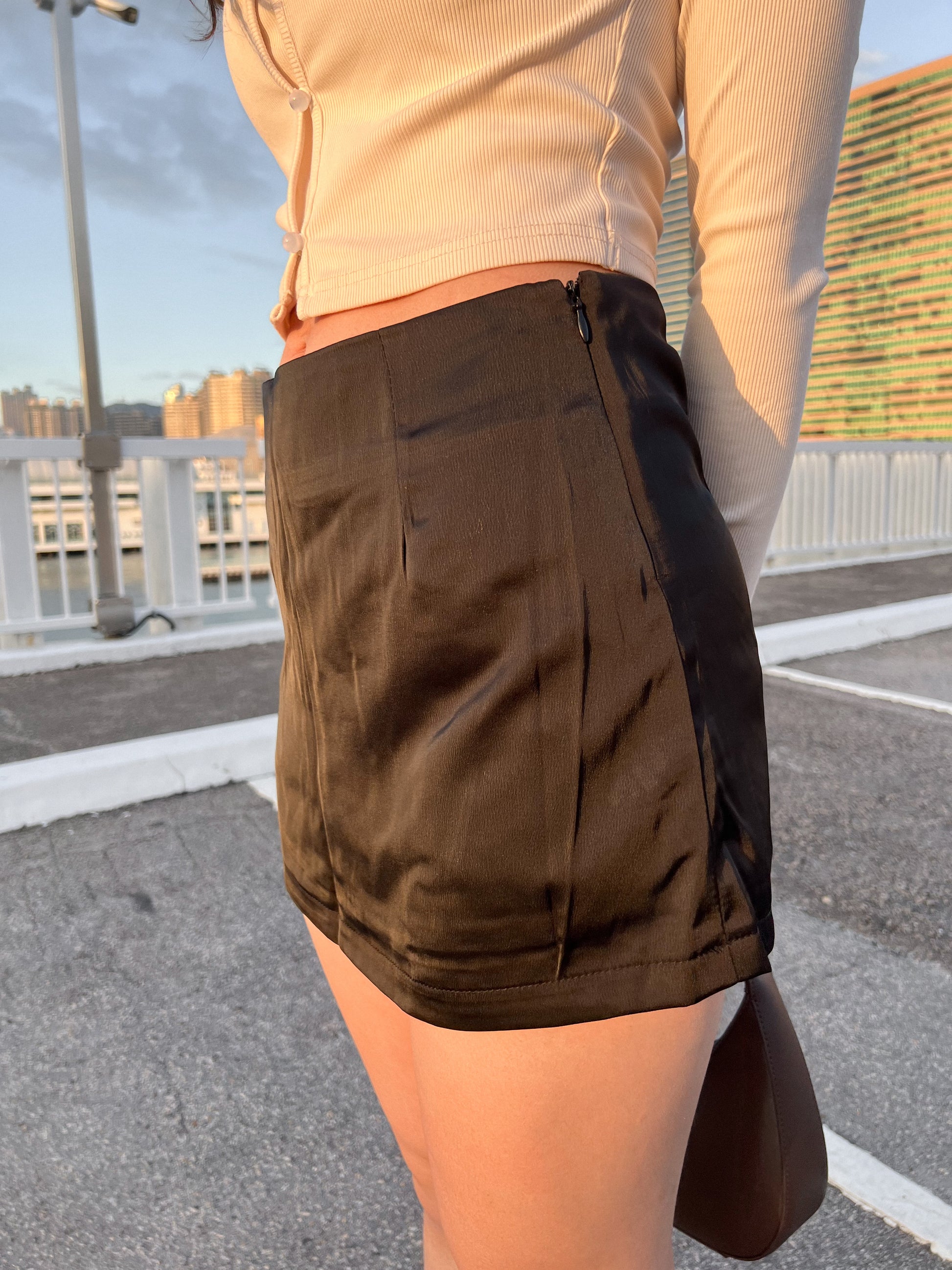 Estrella satin miniskirt - Glamorous oootd